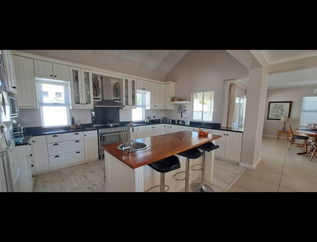 3 BEDROOM HOUSE FOR SALE IN PORT OWEN